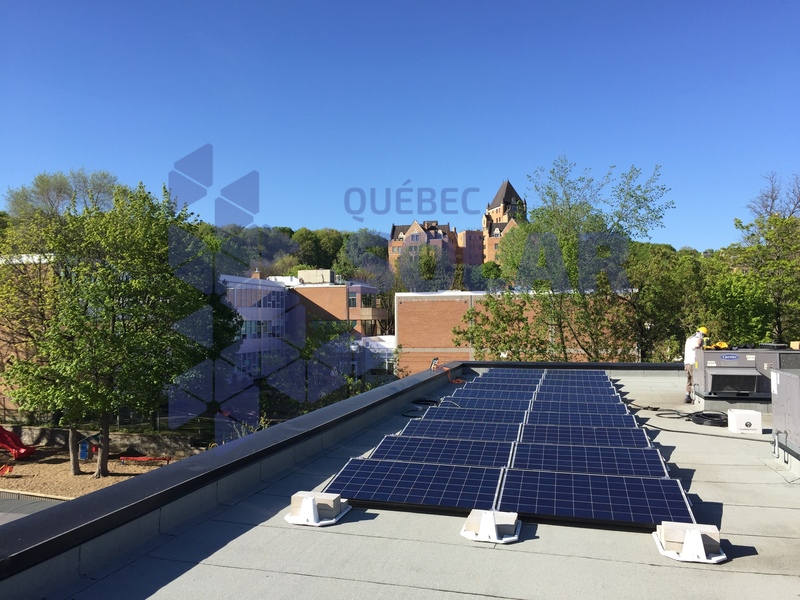 Panneaux solaires installe sur école montreal